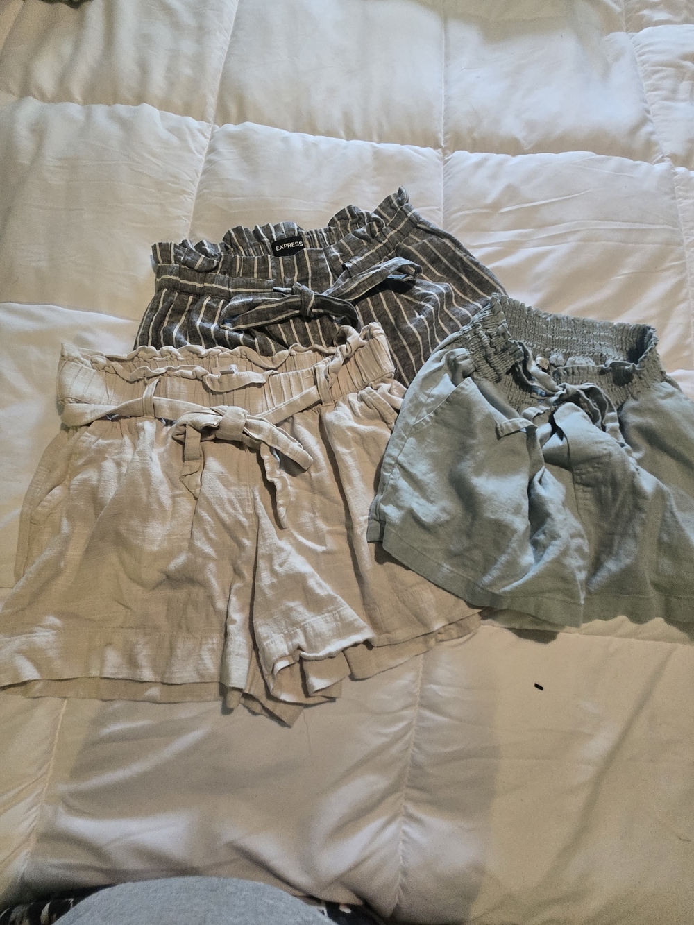 BUNDLE LINEN SHORTS